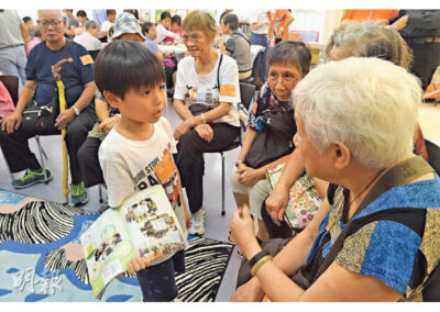 Ming Pao: Intergenerational Harmony in Stories (Chinese Only)