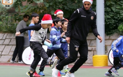 東網:港超聯 「橙軍」變身聖誕老人同細路玩餐飽